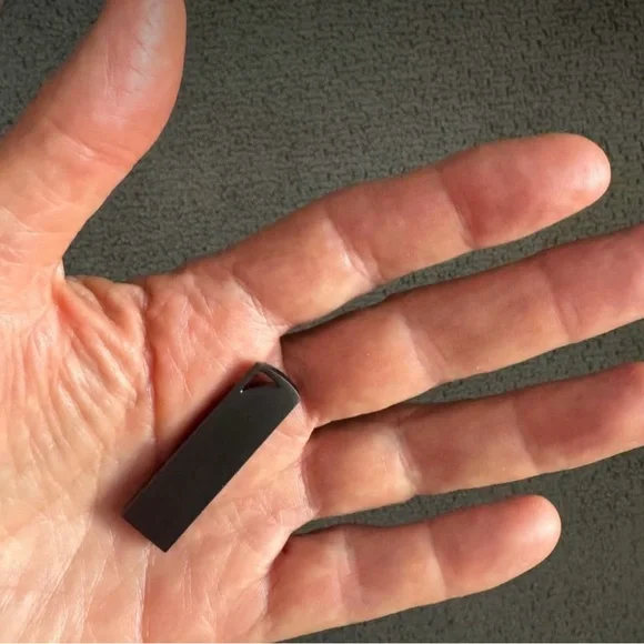 128GB USB 3.0 Flash Drive - Picture 10 of 11